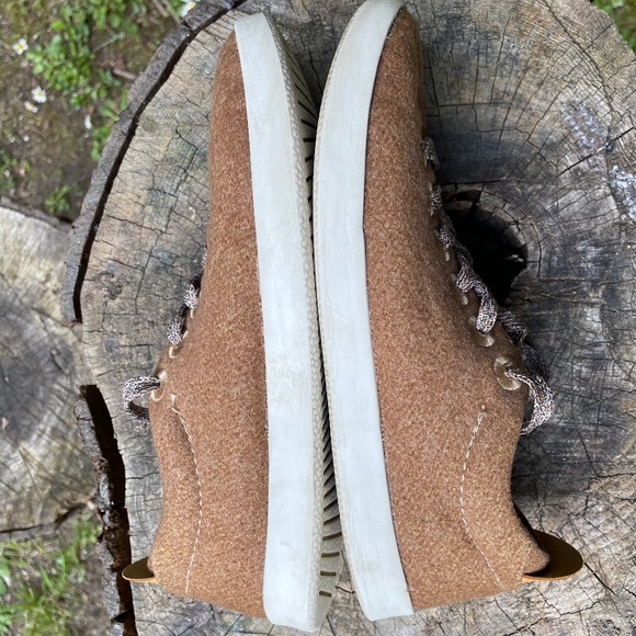 Two Pairs AllBirds Wool Pipers Size 8: One Black and one Brown - Picture 8 of 13